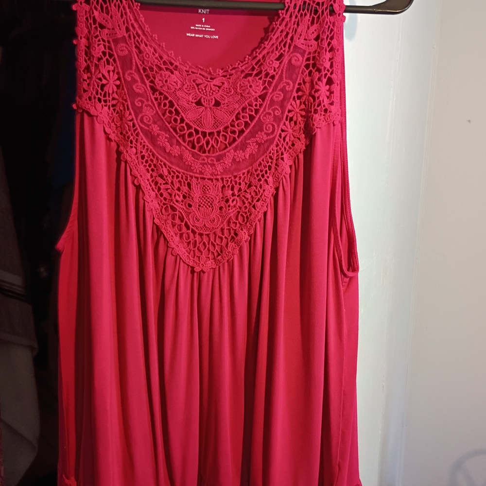 Size 1 Torrid Fuchsia Lace Detail sleeveless Blouse